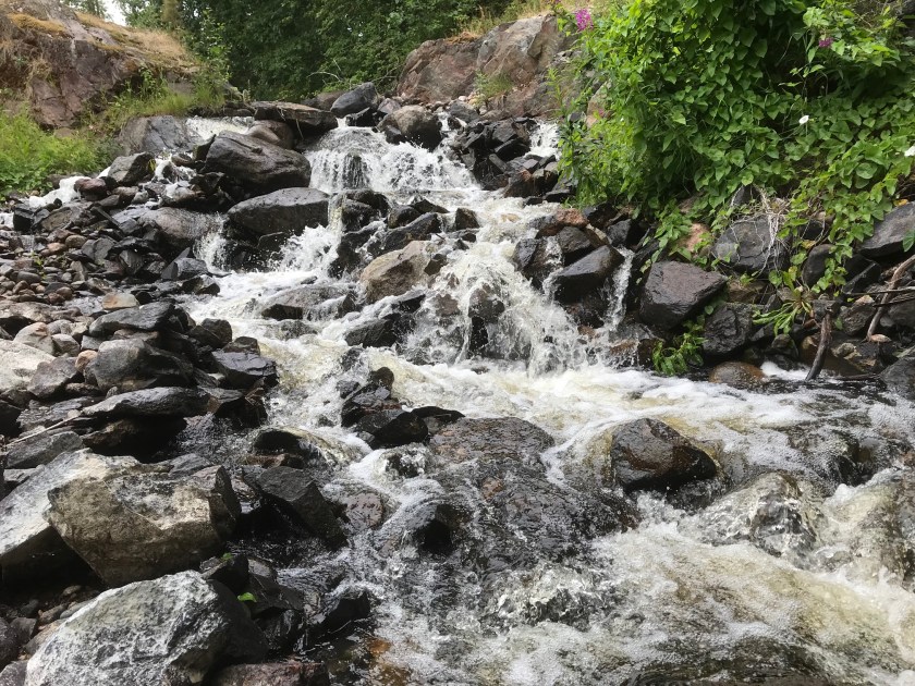 IMG_0468 (1 )Vuorenmylly joki.jpg